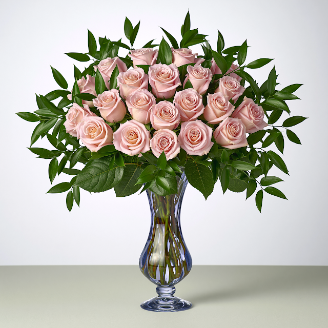 Elegant Pink Rose Arrangement in Clear Glass Vase